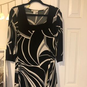 White House black market printed 3/4 sleeve mini dress !!